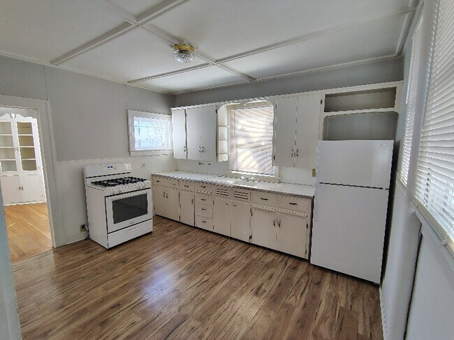 246 W 6th St unit 1, Oswego, NY 13126 - photo 4