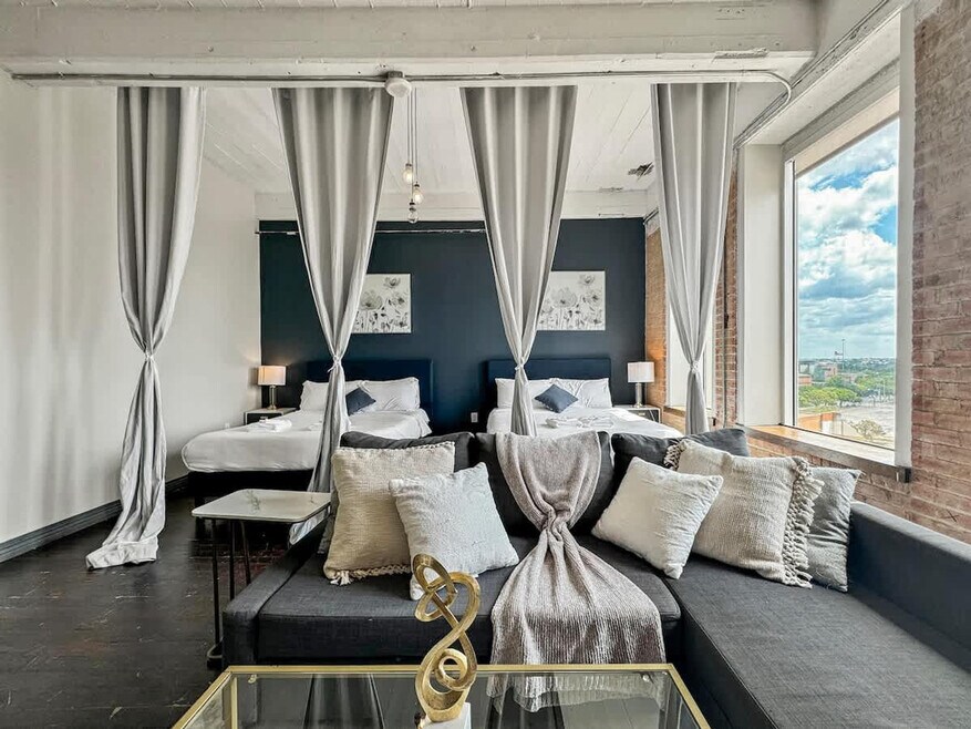 555 Evergreen St unit ID1075582P, Dallas, TX 75201 - photo 1