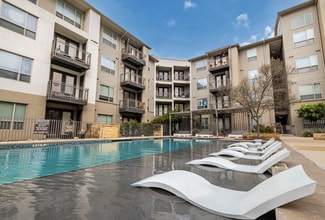 810 W St Johns Ave, Austin, TX 78752