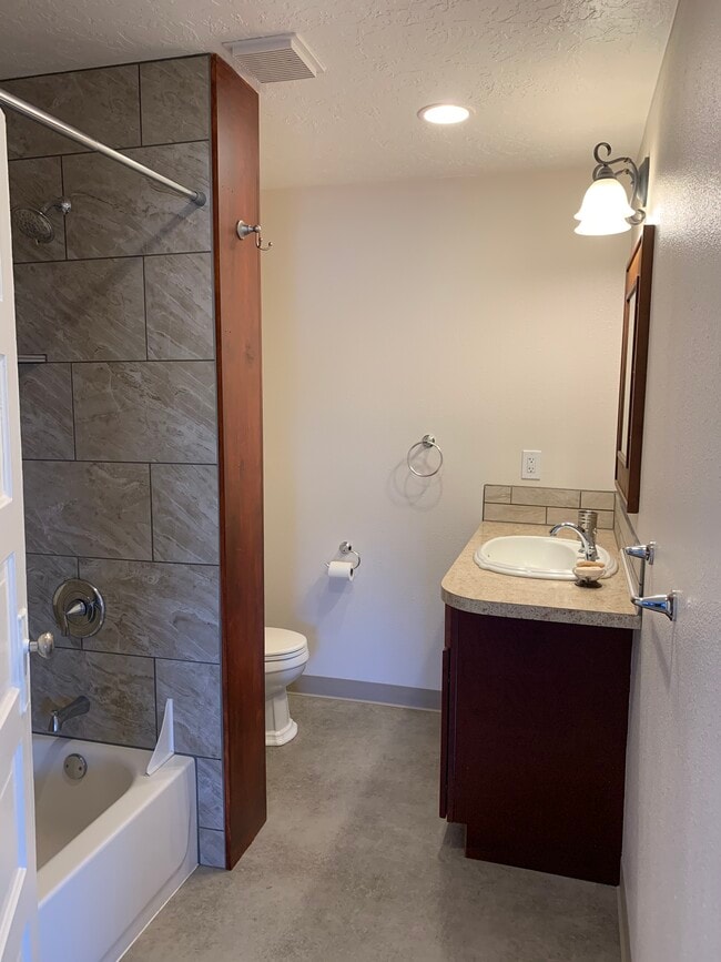 304 W Illinois St, Newberg, OR 97132 - photo 6