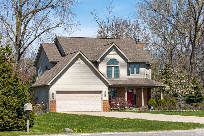 Grosse Ile homes are kept tidy and manicured.