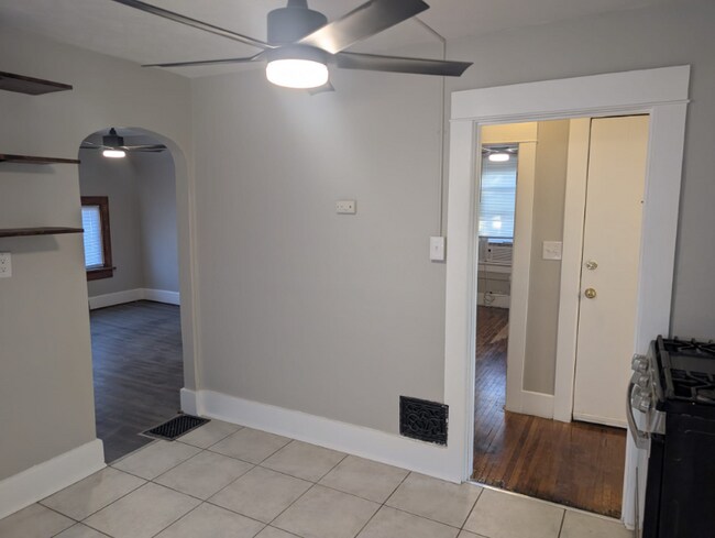 3827 S 48th St unit 6, Lincoln, NE 68506 - photo 6