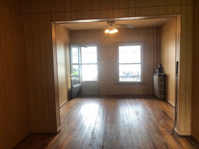 1221 W Walnut St, Coal Township, PA 17866 - photo 3