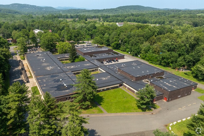 Pomona Middle School holds a C-minus rating on Niche.