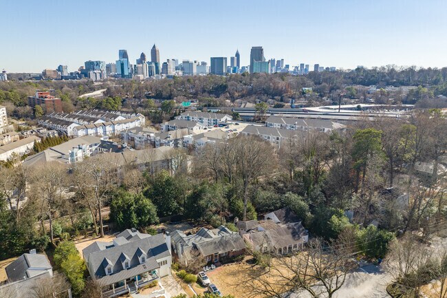 Collier Hills is just a few miles away from Midtown and Downtown Atlanta.