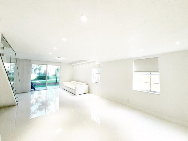 1549 Barcelona Way, Weston, FL 33327 - photo 5