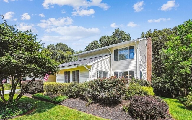 276 W Meadowland Ln, Sterling, VA 20164 - photo 2