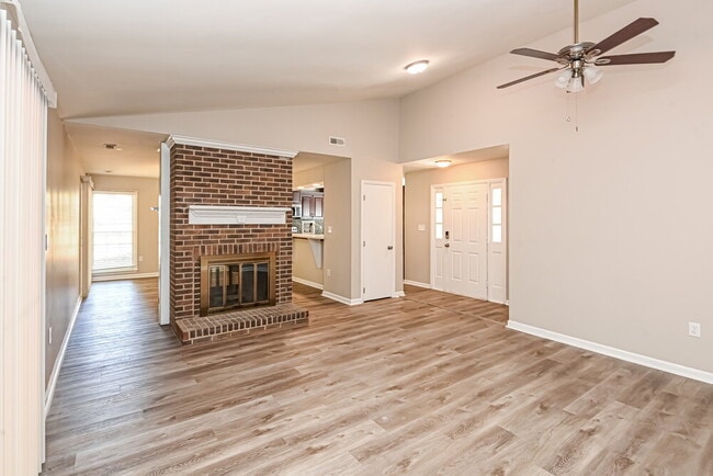 7825 Elm Tree Ln, Charlotte, NC 28227 - photo 6