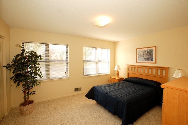 Park Titus Apartments, Irondequoit, NY 14617 - photo 3