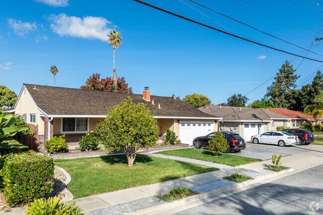 Glenmoor’s central location in Fremont provides easy access to schools, shops, and local parks.