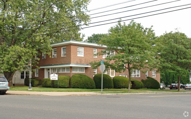 4 Nesbit Ave, West Hartford, CT 06119 - photo 2