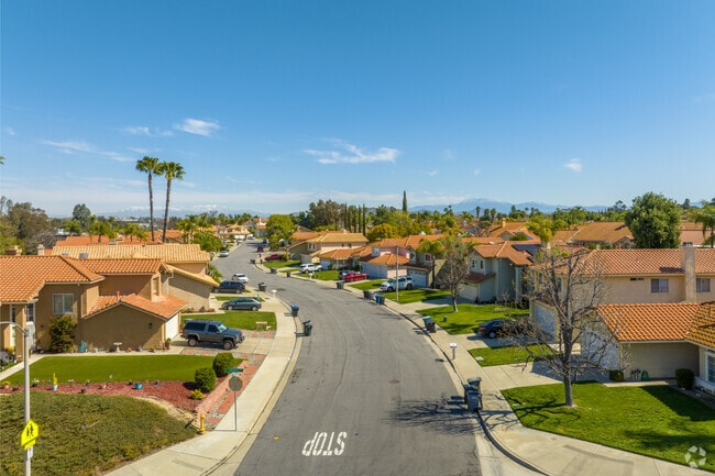 Roripaugh Hills in Temecula offers a welcoming community atmosphere.