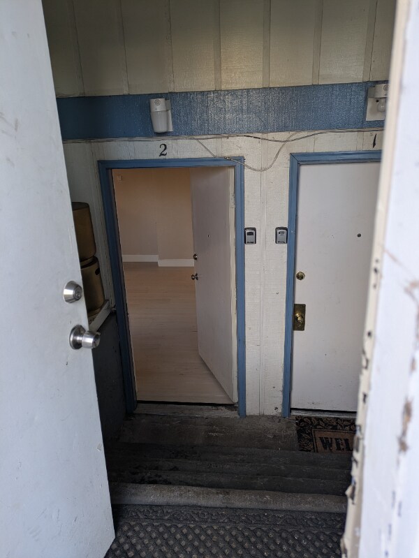 1605 Sanya Cir unit 2, Anchorage, AK 99508 - photo 3