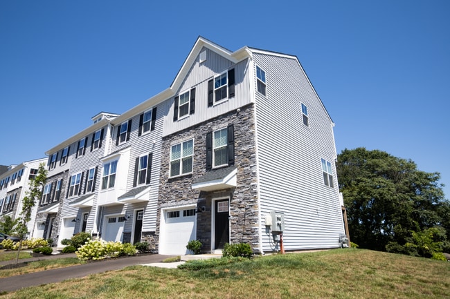 829 Pecan Rd, Spring City, PA 19475 - photo 2