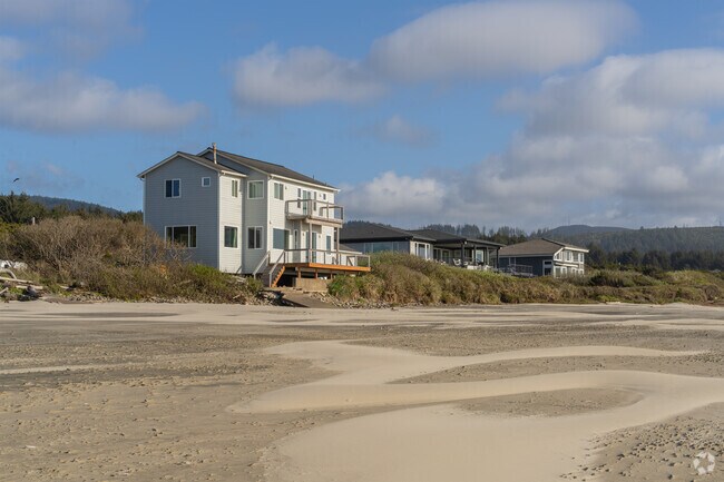 Many homes in San Marine have direct access to sandy beaches.