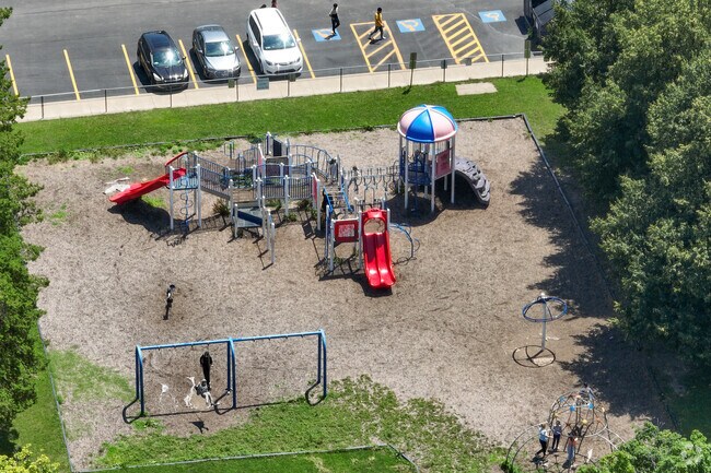 McKinley Elementary School has a student-teacher ratio of 10 to 1.