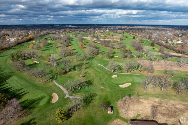 Lake County Gardens residents have nearby access to Bonnie Brook Golf Course.