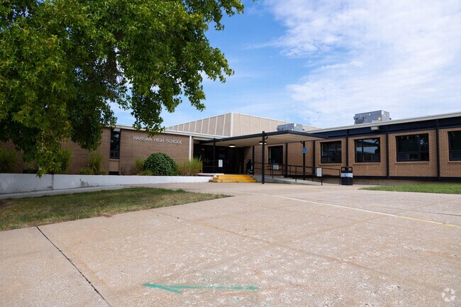 Warsaw High School serves grades 9–12 in the R-IX District.