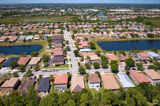 Newport Isles is a gated community near so much convenient shopping and dining.