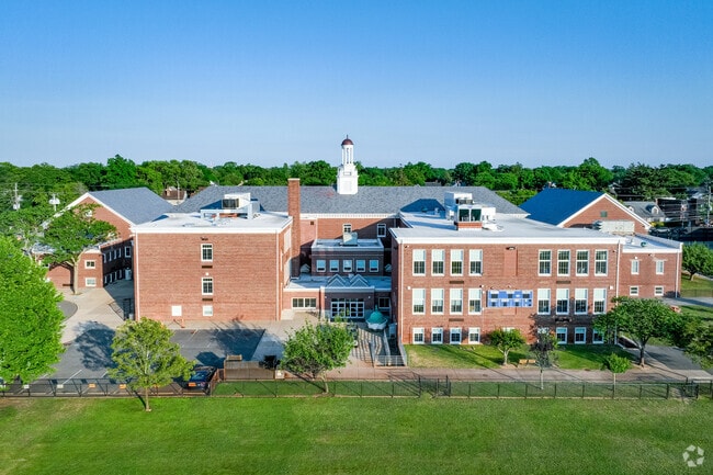 Hewlett Elementary School is fueling curiosity and creativity.