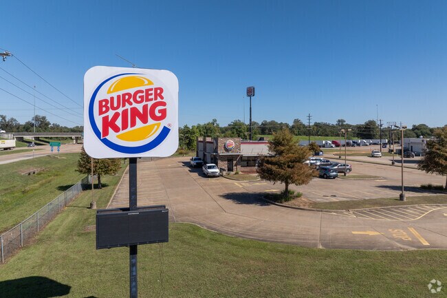 Many of the major interstates has fast food spots along side for easy access.