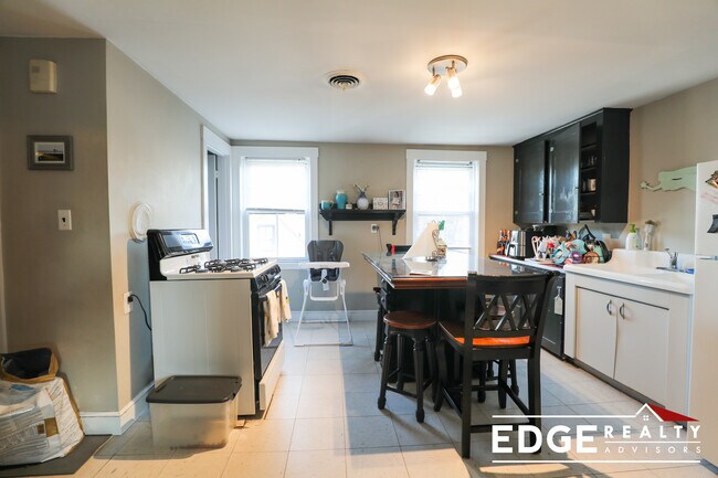 9 Frederika St unit 3, Dorchester Center, MA 02124 - photo 3