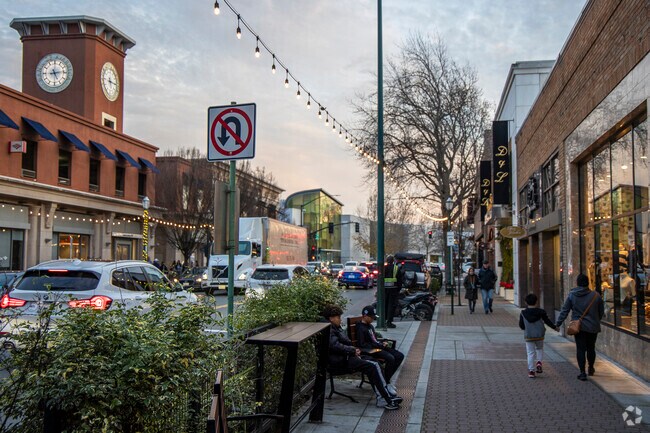 Despite Pine Creek's rural feel, downtown Walnut Creek is only a few minutes away.