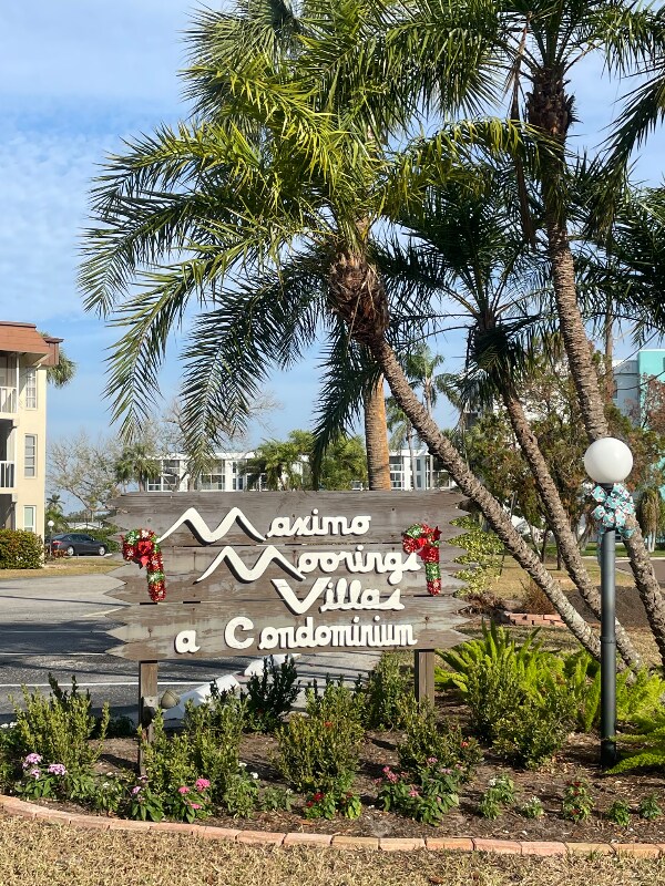 4901 38th Way S unit 305C, Saint Petersburg, FL 33711 - photo 1