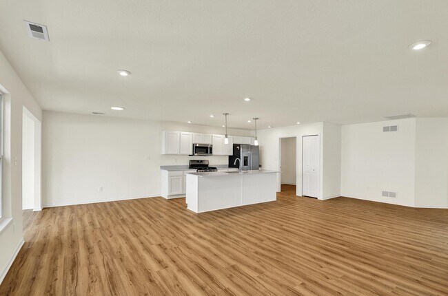 104 Maxim Ct, Cumberland, IN 46229 - photo 4