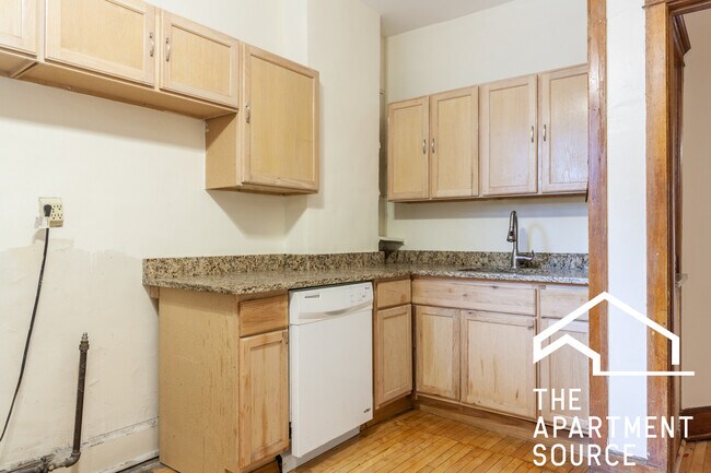 3326 N Clark St unit 2F, Chicago, IL 60657 - photo 5