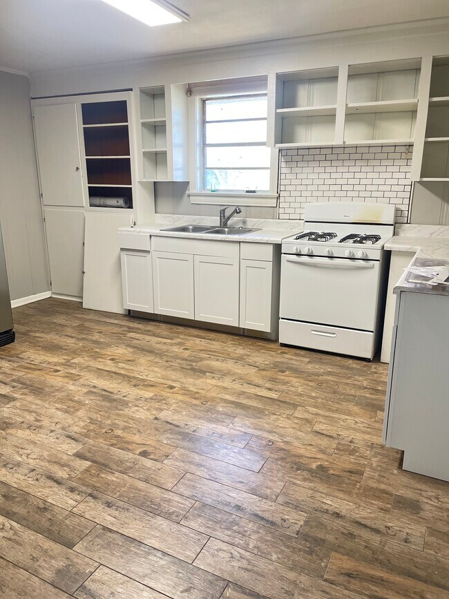 34309 Pinetree Dr, Denham Springs, LA 70706