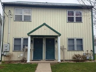 903 1/2 W Washington St, Bloomington, IL 61701