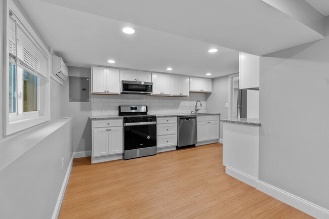 376 Arnolds Neck Dr unit 1, Warwick, RI 02886 - photo 5