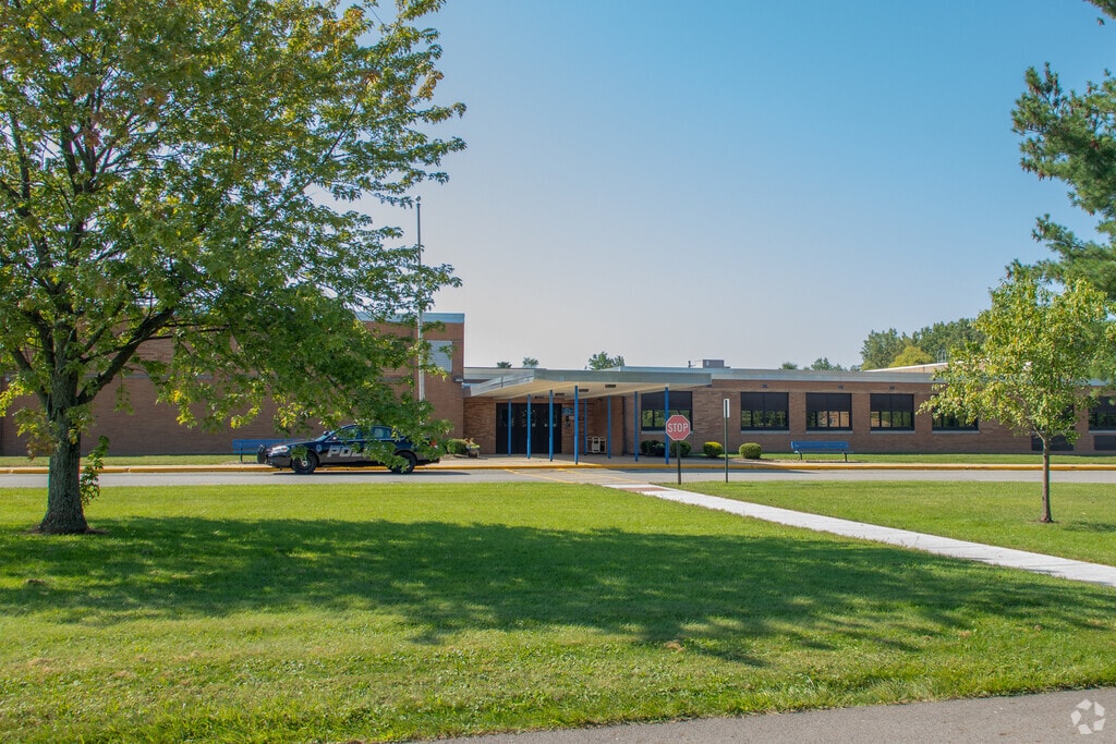 Crestview Elementary School provides education to the little residents in 
Brunswick