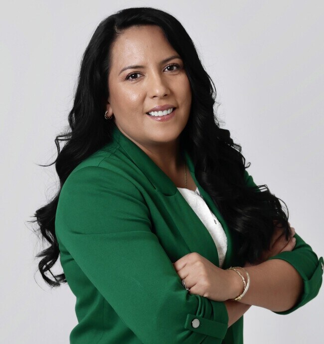 Adela Hernandez