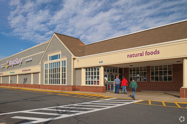 Stop & Shop are one of the grocery stores available to Broad Meadow Brook residents.