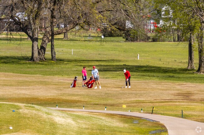 Briarbrook Golf Course brings out golfers of all ages and abilities.