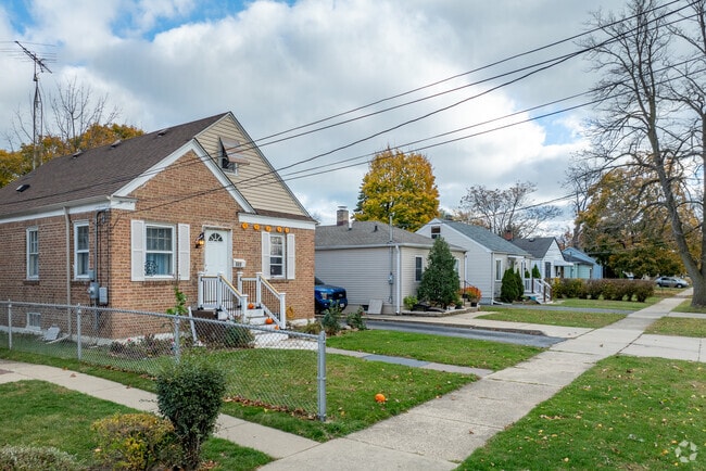 Lyon Acres has a wide variety of housing styles set neatly on sidewalk lined streets.