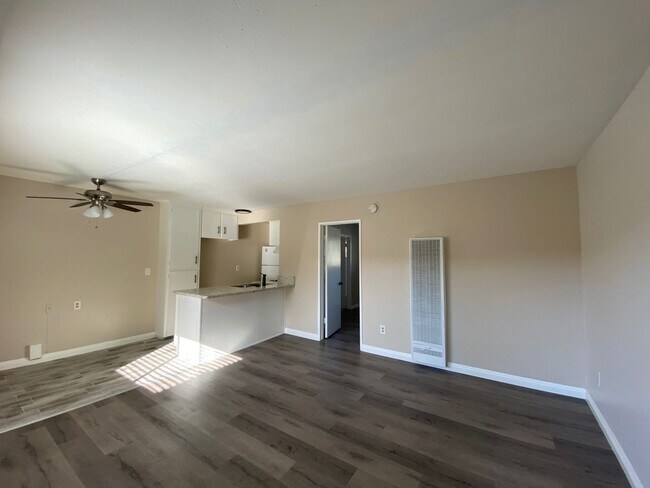 La Chateau, Long Beach, CA 90813 - photo 2