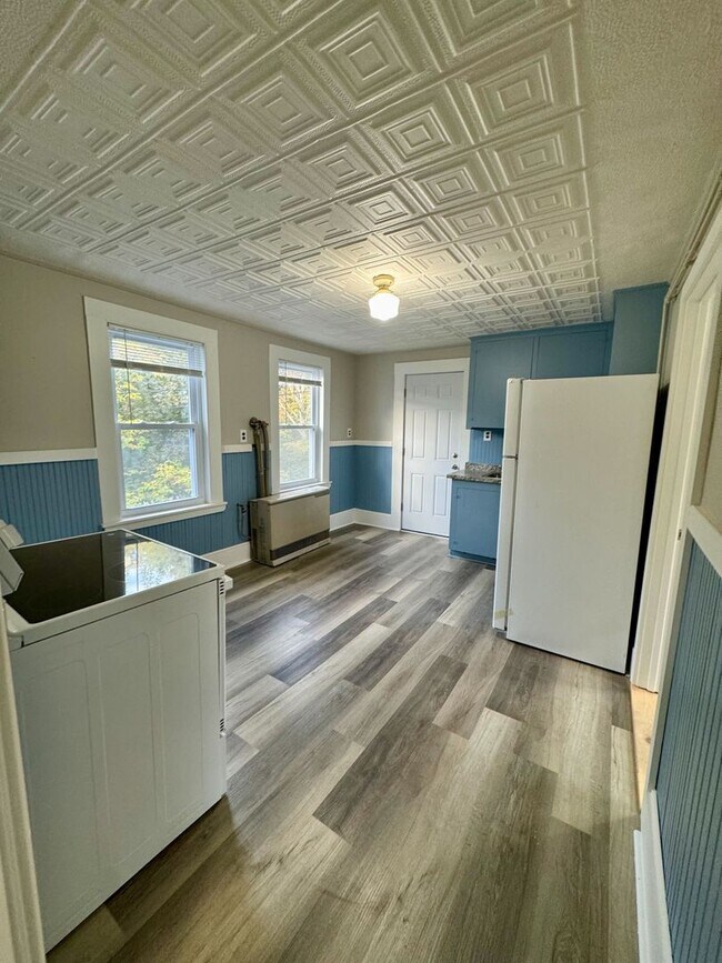 17 Sullivan St, Newport, NH 03773 - photo 5