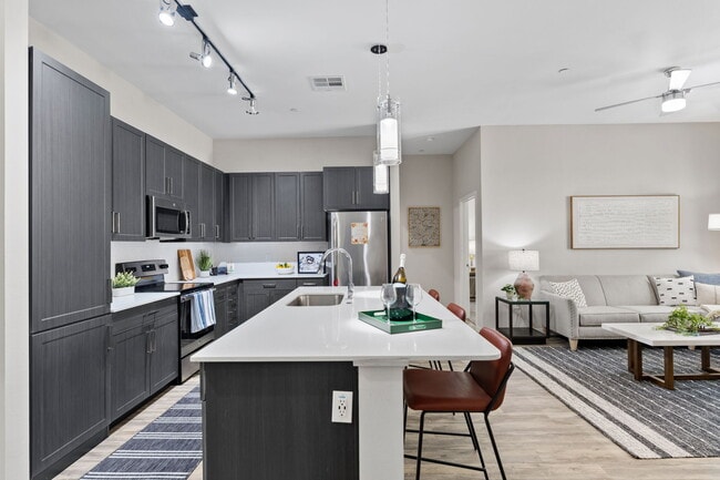 Axis Camelback, Phoenix, AZ 85014 - photo 2