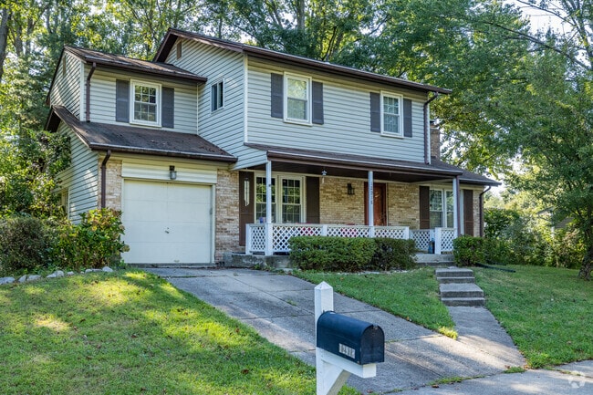 Discover Agnewvile's Colonial-style homes, where historic allure meets modern functionality.