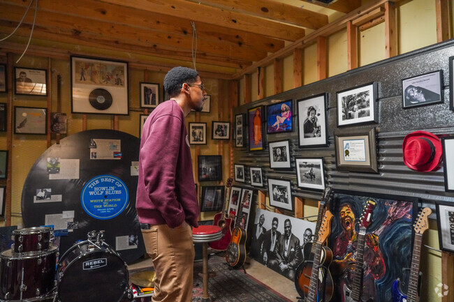 Located downtown, the Black Prairie Blues Museum in West Point preserves the city’s rich blues history through exhibits and memorabilia.