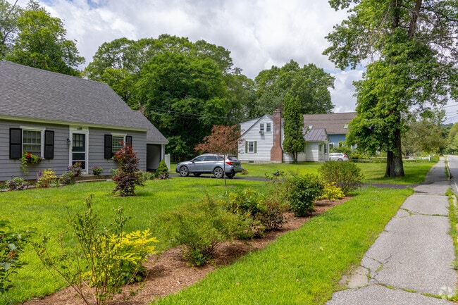 Tree-lined streets and well-kept homes define Norwich’s peaceful suburban neighborhoods.