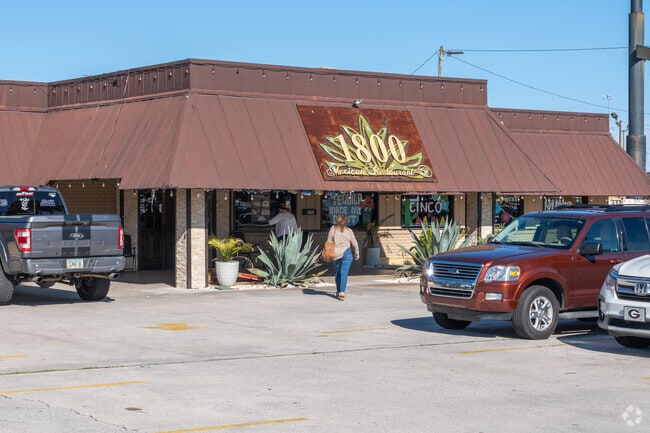 Dock Junction residents enjoy eating out at restaurants like 1800 Mexican Cuisine.