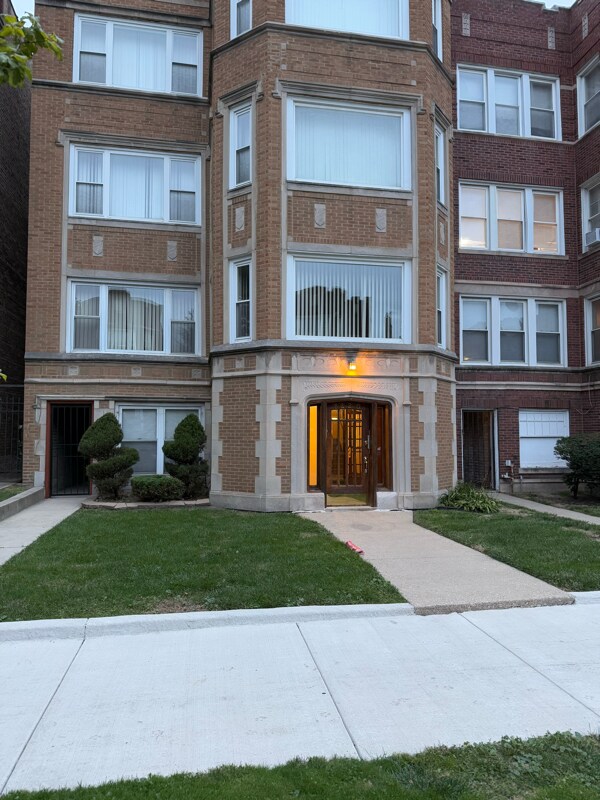 8220 S Langley Ave Unit 1st Floor, Chicago, IL 60619