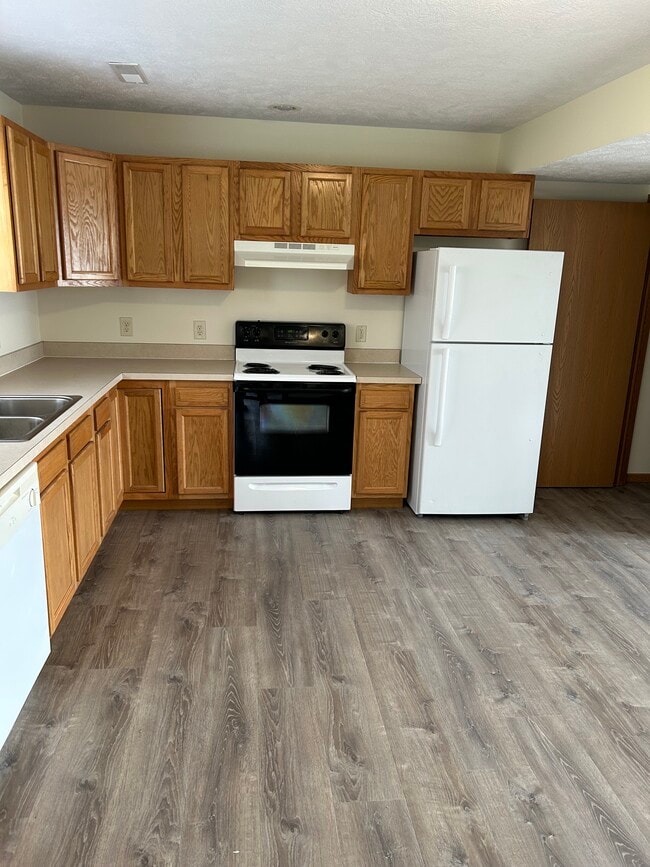 1402 Benbrandon Ct unit 1402 Benbrandon Ct, Ontario, OH 44906 - photo 2