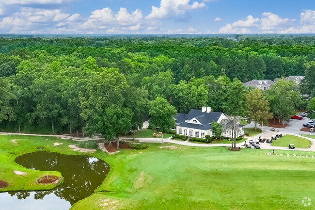 Southbridge Savannah Golf Club has a large clubhouse in Southbridge.