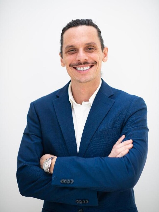 Agent Photo