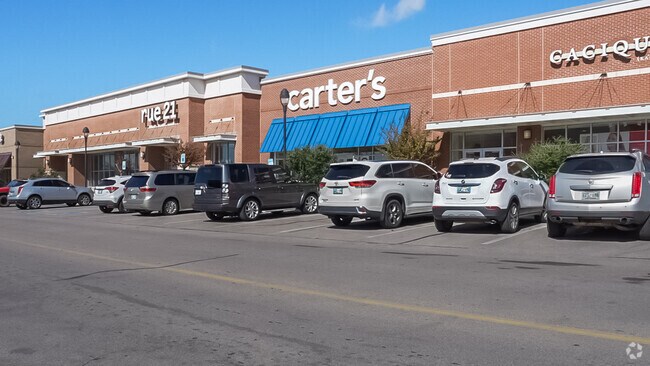Frolich Meadows Estates locals shopt and dine at Midwest City Town Center.
